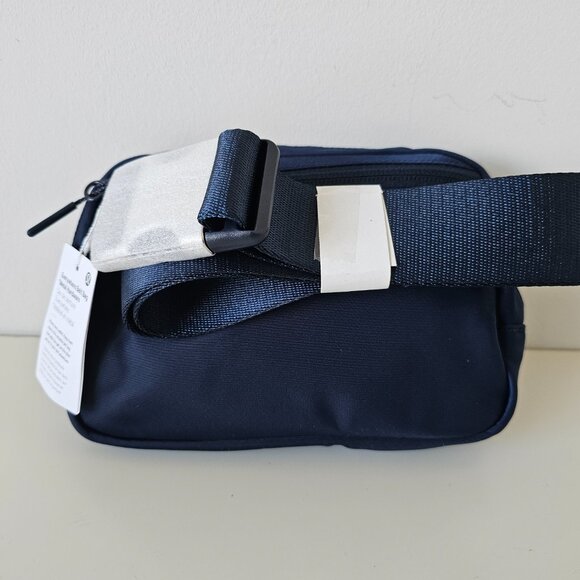 NWT LULULEMON Everywhere Belt Bag Metal Hardware 1L TRNV/SLVR Blue Silver - Picture 5 of 13